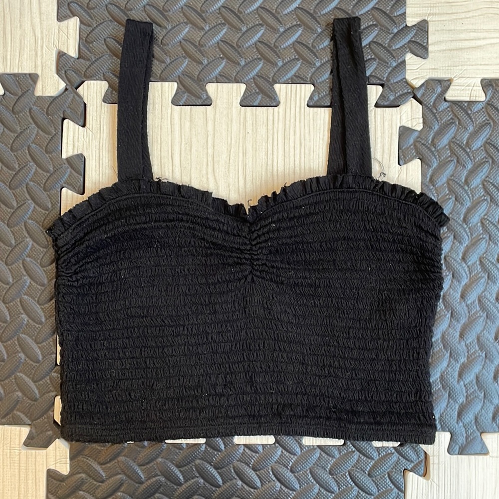 Forever 21 Black ruched crop top size medium